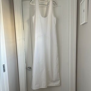 Elegant White Sleeveless Dress